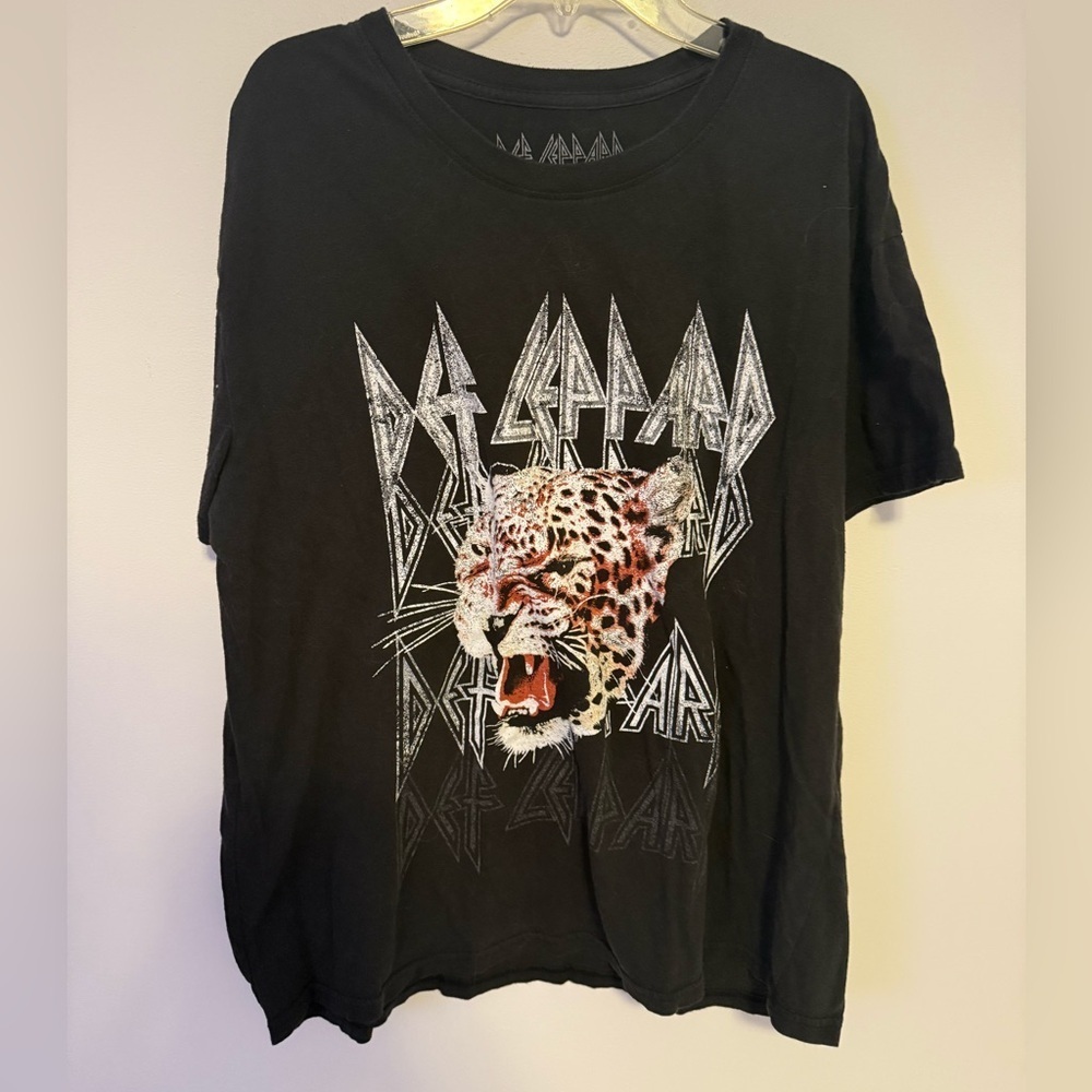 🎉2/$15 Def Leppard Black Graphic Tee